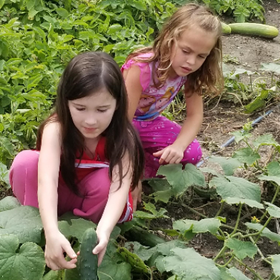 2019-08 Community Garden - Chloe, Abigail